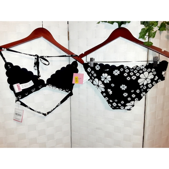 Kate Spade Flower Scalloped Bikini Top & Bottoms - Picture 12 of 16